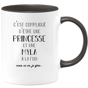 quotedazur - Mug Prénom Myla Compliqué D'Être Une Princesse Et Une Myla Mais Ca Va Je Gère - Cadeau Humour Prénom - Idée Cadeau Famille Saint Valentin - Tasse Prénom Myla - Idéal Pour Noël Au Bureau