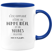 quotedazur - Mug Compliqué D'Être Un Homme Idéal Et Un Younes Mais Ça Va Je Gère - Cadeau Humour Prénom - Idée Cadeau Famille Saint Valentin - Tasse Prénom Younes