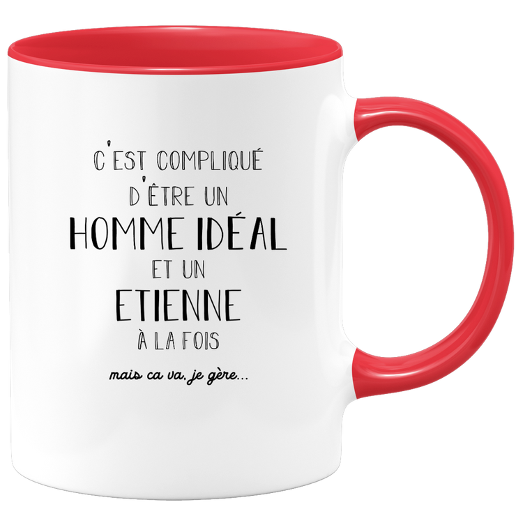 quotedazur - Mug Compliqué D'Être Un Homme Idéal Et Un Etienne Mais Ça Va Je Gère - Cadeau Humour Prénom - Idée Cadeau Famille Saint Valentin - Tasse Prénom Etienne