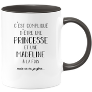 quotedazur - Mug Prénom Madeline Compliqué D'Être Une Princesse Et Une Madeline Mais Ca Va Je Gère - Cadeau Humour Prénom - Idée Cadeau  Saint Valentin - Tasse Prénom Madeline - Idéal Pour Noël