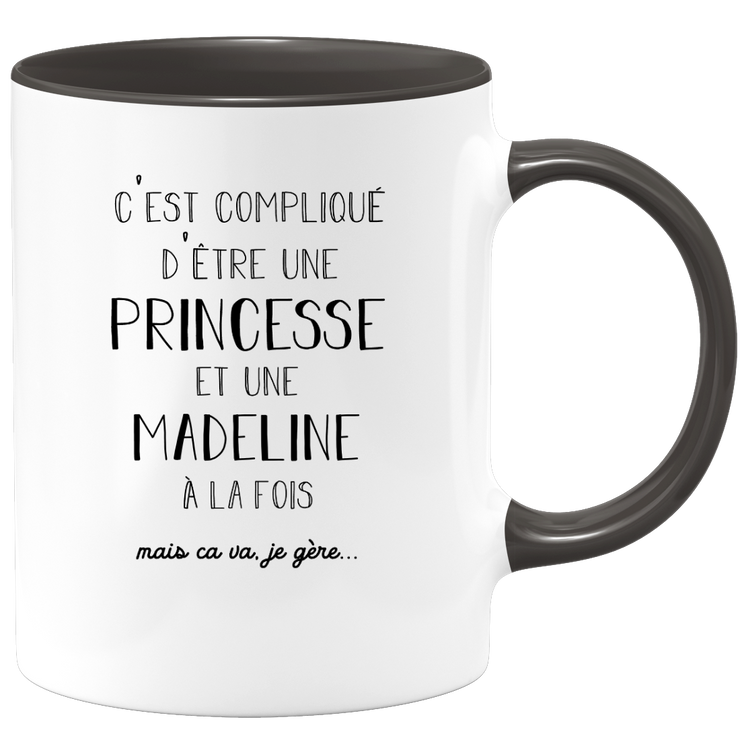 quotedazur - Mug Prénom Madeline Compliqué D'Être Une Princesse Et Une Madeline Mais Ca Va Je Gère - Cadeau Humour Prénom - Idée Cadeau  Saint Valentin - Tasse Prénom Madeline - Idéal Pour Noël