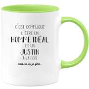 quotedazur - Mug Compliqué D'Être Un Homme Idéal Et Un Justin Mais Ça Va Je Gère - Cadeau Humour Prénom - Idée Cadeau Famille Saint Valentin - Tasse Prénom Justin