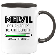 quotedazur - Mug Melvil Est En Cours De Chargement Veuillez Patienter - Cadeau Melvil Prénom Homme Personnalisé - Cadeau Annniversaire Noël Adolescent Collègue