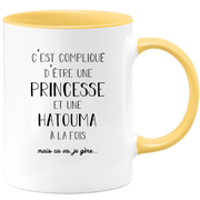 quotedazur - Mug Prénom Hatouma Compliqué D'Être Une Princesse Et Une Hatouma Mais Ca Va Je Gère - Cadeau Humour Prénom - Idée Cadeau  Saint Valentin - Tasse Prénom Hatouma - Idéal Pour Noël