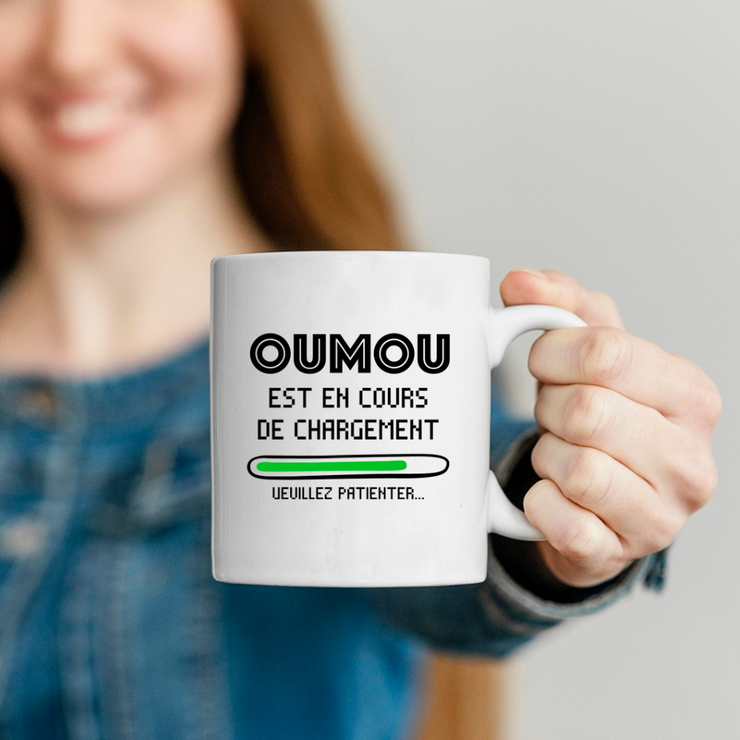 quotedazur - Mug Oumou Est En Cours De Chargement Veuillez Patienter - Cadeau Oumou Prénom Femme Personnalisé - Cadeau Annniversaire Noël Adolescent Collègue