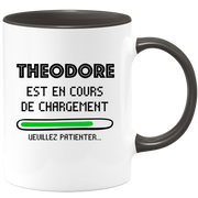 quotedazur - Mug Theodore Est En Cours De Chargement Veuillez Patienter - Cadeau Theodore Prénom Homme Personnalisé - Cadeau Annniversaire Noël Adolescent Collègue