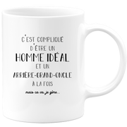 quotedazur - Mug C'est Compliqué D'Être Un Homme Idéal Et Un Arrière Grand Oncle Mais Ça Va Je Gère - Cadeau Familial Humoristique Pour Anniversaire, Noël