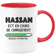 quotedazur - Mug Hassan Est En Cours De Chargement Veuillez Patienter - Cadeau Hassan Prénom Homme Personnalisé - Cadeau Annniversaire Noël Adolescent Collègue