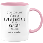 quotedazur - Mug Papa Parfait Et Cariste A La Fois Mais Je Gère - Tasse Cadeau Papa Fête Des Pères Anniversaire - Cadeau Pour Jeune Ou Futur Papa Suite À Une Naissance