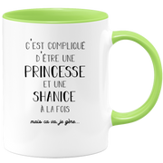 quotedazur - Mug Prénom Shanice Compliqué D'Être Une Princesse Et Une Shanice Mais Ca Va Je Gère - Cadeau Humour Prénom - Idée Cadeau  Saint Valentin - Tasse Prénom Shanice - Idéal Pour Noël