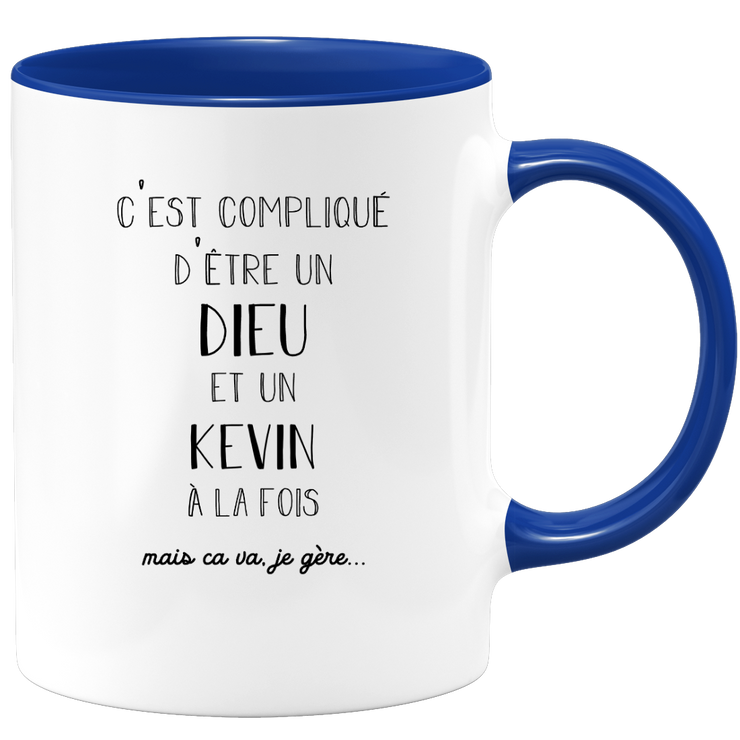 quotedazur - Mug Compliqué D'Être Un Dieu Et Un Kevin Mais Ça Va Je Gère - Cadeau Humour Prénom - Idée Cadeau Famille Saint Valentin - Tasse Prénom Kevin