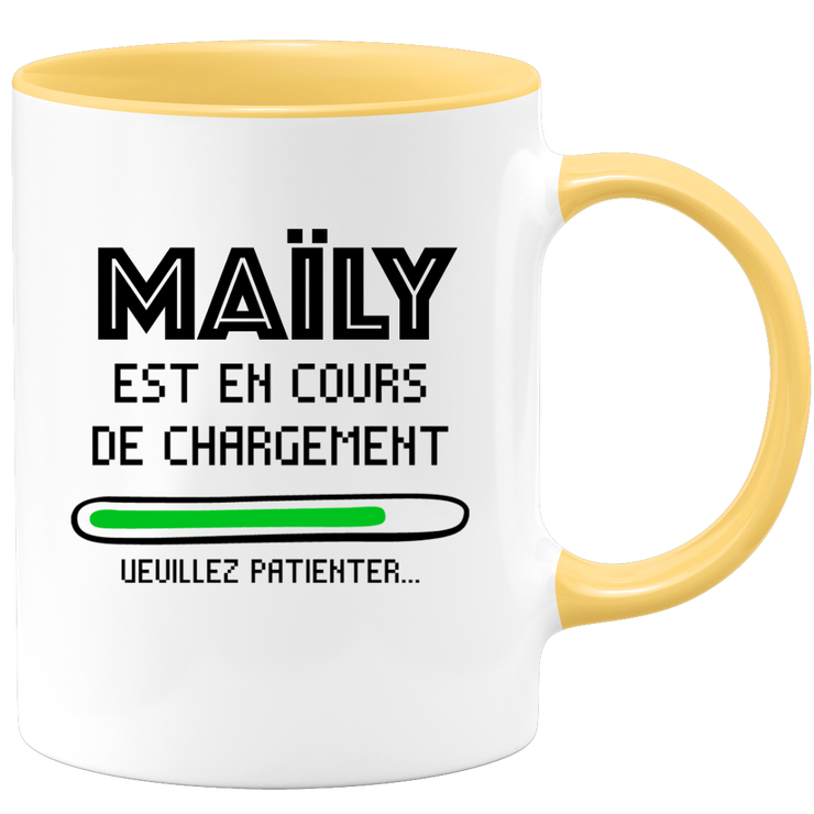 quotedazur - Mug Maïly Est En Cours De Chargement Veuillez Patienter - Cadeau Maïly Prénom Femme Personnalisé - Cadeau Annniversaire Noël Adolescent Collègue