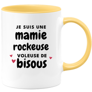 quotedazur - Mug Je Suis Une Mamie Rockeuse Voleuse De Bisous - Cadeau Fête Des Grand Mères Original - Idée Cadeau Pour Anniversaire Mémé Rock - Cadeau Future Mamy Naissance