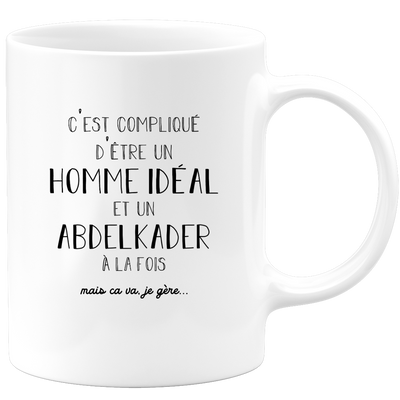 quotedazur - Mug Compliqué D'Être Un Homme Idéal Et Un Abdelkader Mais Ça Va Je Gère - Cadeau Humour Prénom - Idée Cadeau Famille Saint Valentin - Tasse Prénom Abdelkader