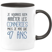 quotedazur - Mug J'Aimerai Bien Arrêter Les Conneries Mais Je N'Ai Que 97 Ans - Idée Cadeau Anniversaire 97 Ans Homme Femme - Tasse Idée Cadeau Original, Humour, Drôle, Rigolo, Fun