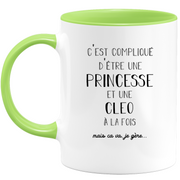 quotedazur - Mug Prénom Cleo Compliqué D'Être Une Princesse Et Une Cleo Mais Ca Va Je Gère - Cadeau Humour Prénom - Idée Cadeau Famille Saint Valentin - Tasse Prénom Cleo - Idéal Pour Noël Au Bureau