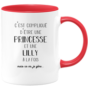 quotedazur - Mug Prénom Lilly Compliqué D'Être Une Princesse Et Une Lilly Mais Ca Va Je Gère - Cadeau Humour Prénom - Idée Cadeau  Saint Valentin - Tasse Prénom Lilly - Idéal Pour Noël