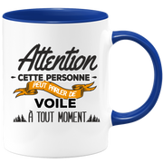 quotedazur - Mug Cette Personne Peut Parler De Voile À Tout Moment - Cadeau Humour Sport - Idée Cadeau Original     - Tasse Voile - Anniversaire Ou Noël