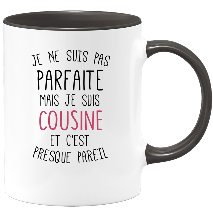 quotedazur - Mug Je Ne Suis Pas Parfaite Mais Je Suis Cousine Et C'est Presque Pareil - Cadeau Famille, Anniversaire, Noël