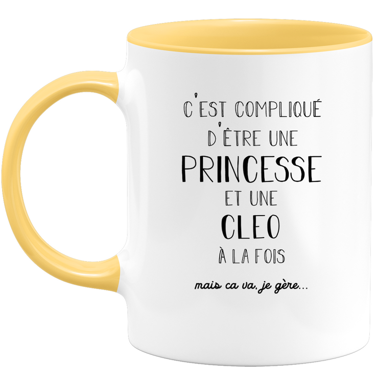 quotedazur - Mug Prénom Cleo Compliqué D'Être Une Princesse Et Une Cleo Mais Ca Va Je Gère - Cadeau Humour Prénom - Idée Cadeau Famille Saint Valentin - Tasse Prénom Cleo - Idéal Pour Noël Au Bureau