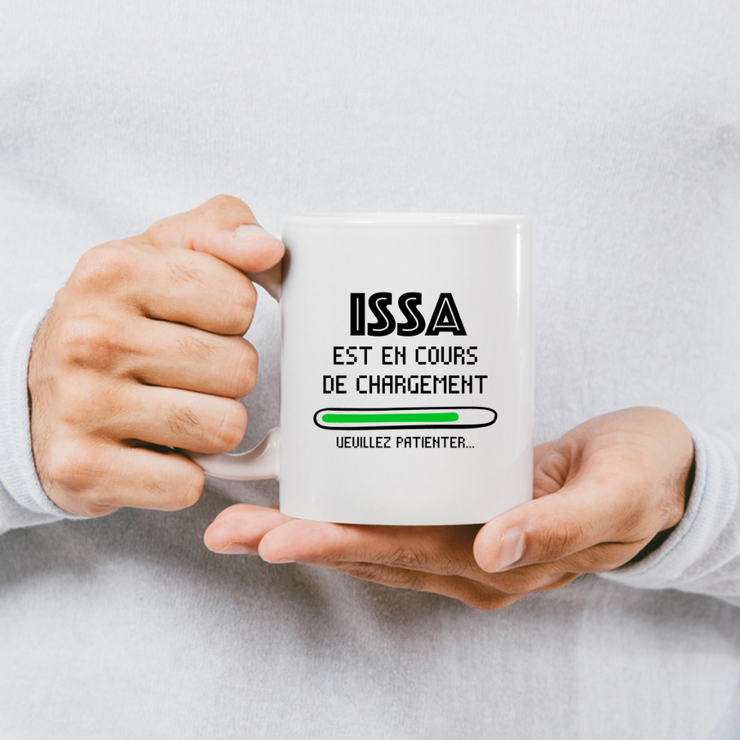 quotedazur - Mug Issa Est En Cours De Chargement Veuillez Patienter - Cadeau Issa Prénom Homme Personnalisé - Cadeau Annniversaire Noël Adolescent Collègue