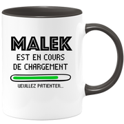 quotedazur - Mug Malek Est En Cours De Chargement Veuillez Patienter - Cadeau Malek Prénom Homme Personnalisé - Cadeau Annniversaire Noël Adolescent Collègue