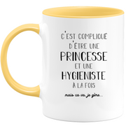 quotedazur - Mug Princesse Et Hygieniste A La Fois Mais Je Gère - Tasse Cadeau Femme Travail Fête Des Mères Anniversaire - Cadeau Départ ou Noël Pour Une Hygieniste