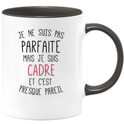 quotedazur - Mug Je Ne Suis Pas Parfaite Mais Je Suis Cadre Et C'est Presque Pareil - Cadeau Humour Métier Travail  - Idée Cadeau Cadre Pot De Départ Cheffe Mutation - Tasse Cadeau Noël Bureau