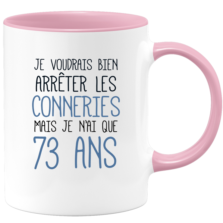 quotedazur - Mug J'Aimerai Bien Arrêter Les Conneries Mais Je N'Ai Que 73 Ans - Idée Cadeau Anniversaire 73 Ans Homme Femme - Tasse Idée Cadeau Original, Humour, Drôle, Rigolo, Fun