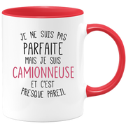 quotedazur - Mug Je Ne Suis Pas Parfaite Mais Je Suis Camionneuse Et C'Est Presque Pareil - Cadeau Humour Métier Travail  - Idée Cadeau Camionneuse Pot De Départ Cheffe  - Tasse Cadeau Noël