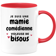 quotedazur - Mug Je Suis Une Mamie Comédienne Voleuse De Bisous - Cadeau Fête Des Grand Mères Original - Idée Cadeau Pour Anniversaire Mémé Théâtre - Cadeau Future Mamy Naissance