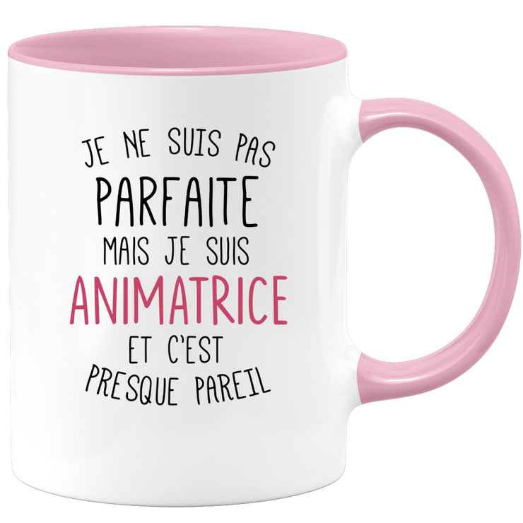 quotedazur - Mug Je Ne Suis Pas Parfaite Mais Je Suis Animatrice Et C'Est Presque Pareil - Cadeau Humour Métier Travail  - Idée Cadeau Animatrice Pot De Départ Cheffe  - Tasse Cadeau Noël