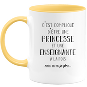 quotedazur - Mug Princesse Et Enseignante A La Fois Mais Je Gère - Tasse Cadeau Femme Travail Fête Des Mères Anniversaire - Cadeau Départ ou Noël Pour Une Enseignante