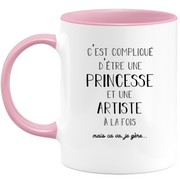 quotedazur - Mug Princesse Et Artiste A La Fois Mais Je Gère - Tasse Cadeau Femme Travail Fête Des Mères Anniversaire - Cadeau Départ ou Noël Pour Une Artiste