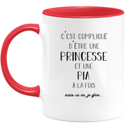 quotedazur - Mug Prénom Pia Compliqué D'Être Une Princesse Et Une Pia Mais Ca Va Je Gère - Cadeau Humour Prénom - Idée Cadeau Famille Saint Valentin - Tasse Prénom Pia - Idéal Pour Noël Au Bureau