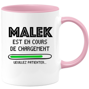 quotedazur - Mug Malek Est En Cours De Chargement Veuillez Patienter - Cadeau Malek Prénom Homme Personnalisé - Cadeau Annniversaire Noël Adolescent Collègue