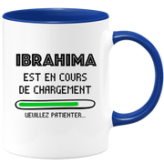 quotedazur - Mug Ibrahima Est En Cours De Chargement Veuillez Patienter - Cadeau Ibrahima Prénom Homme Personnalisé - Cadeau Annniversaire Noël Adolescent Collègue