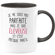 quotedazur - Mug Je Ne Suis Pas Parfaite Mais Je Suis Eleveuse Et C'est Presque Pareil - Cadeau Humour Métier Travail  - Idée Cadeau Eleveuse Pot De Départ Cheffe Mutation - Tasse Cadeau Noël Bureau