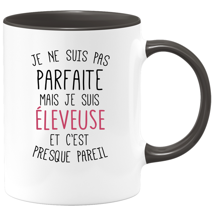 quotedazur - Mug Je Ne Suis Pas Parfaite Mais Je Suis Eleveuse Et C'est Presque Pareil - Cadeau Humour Métier Travail  - Idée Cadeau Eleveuse Pot De Départ Cheffe Mutation - Tasse Cadeau Noël Bureau