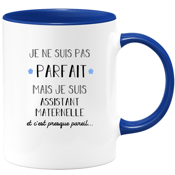 quotedazur - Mug Je Ne Suis Pas Parfait Mais Je Suis Assistant maternelle  - Cadeau Humour Métier Travail - Idée Cadeau Pot De Départ Chef Mutation - Tasse Cadeau Retraite Noël Au Bureau