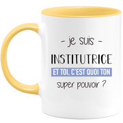 quotedazur - Mug Je Suis Institutrice Et Toi C'est Quoi Ton Super Pouvoir - Cadeau Humour Travail - Idée Cadeau Départ Collègue - Tasse Chef Institutrice - Idéal Pour Noël Au Bureau