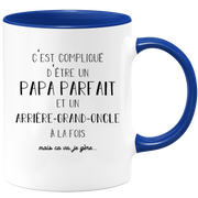 quotedazur - Mug C'est Compliqué D'être Un Papa Parfait Et Un Arrière Grand Oncle Mais Ça Va Je Gère - Idée Cadeau Famille, Anniversaire, Fête des Pères