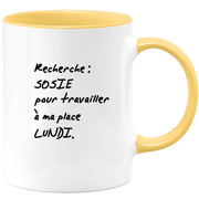 quotedazur - Mug Recherche Sosie Pour Travailler A Ma Place Lundi - Idée Cadeau Collègue Original Humour Femme Homme - Pot De Départ - Idéal Anniversaire Travail