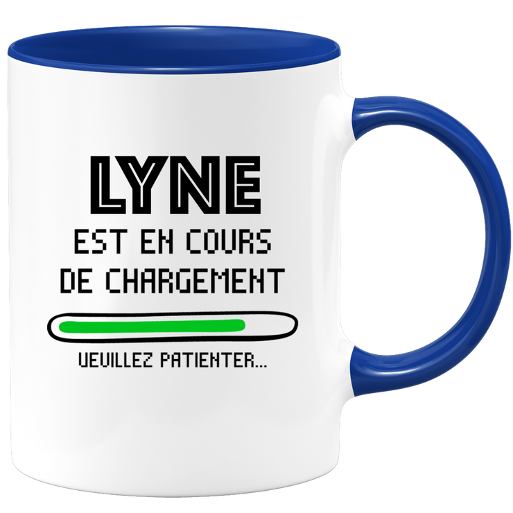 quotedazur - Mug Lyne Est En Cours De Chargement Veuillez Patienter - Cadeau Lyne Prénom Femme Personnalisé - Cadeau Annniversaire Noël Adolescent Collègue