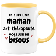 quotedazur - Mug Je Suis Une Maman Art-Thérapeute Voleuse De Bisous - Cadeau Fête Des Mères Original - Idée Cadeau Pour Anniversaire Maman - Cadeau Pour Future Maman Naissance