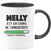 quotedazur - Mug Nelly Est En Cours De Chargement Veuillez Patienter - Cadeau Nelly Prénom Femme Personnalisé - Cadeau Annniversaire Noël Adolescent Collègue