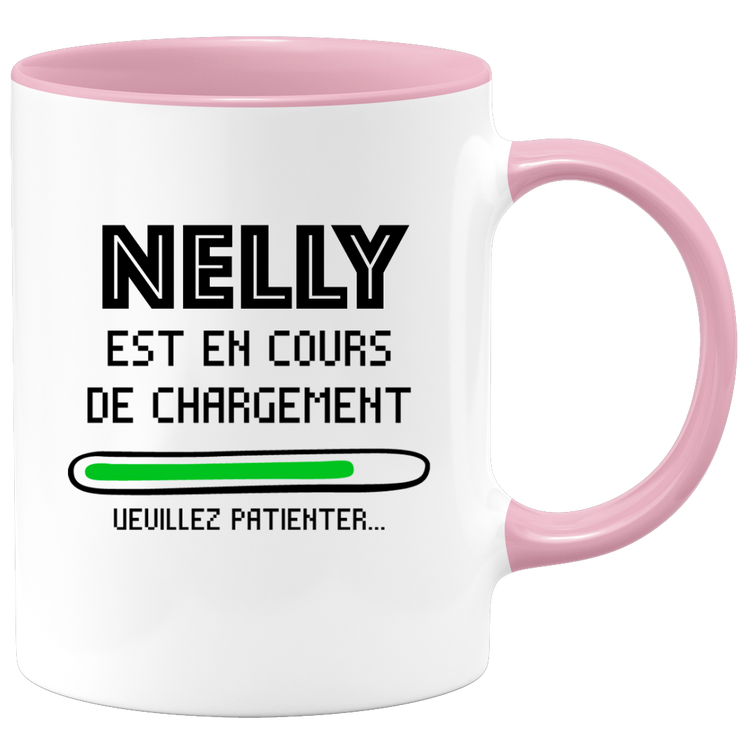 quotedazur - Mug Nelly Est En Cours De Chargement Veuillez Patienter - Cadeau Nelly Prénom Femme Personnalisé - Cadeau Annniversaire Noël Adolescent Collègue