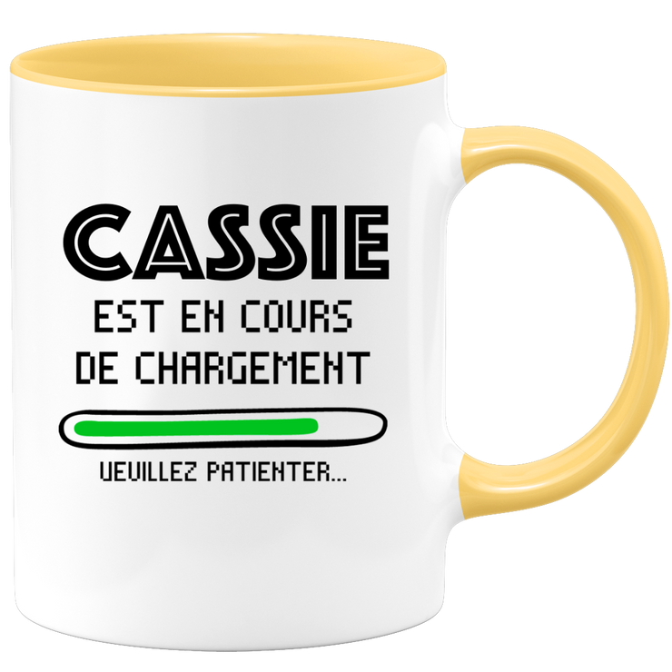 quotedazur - Mug Cassie Est En Cours De Chargement Veuillez Patienter - Cadeau Cassie Prénom Femme Personnalisé - Cadeau Annniversaire Noël Adolescent Collègue