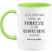 quotedazur - Mug Princesse Et Charcutiere A La Fois Mais Je Gère - Tasse Cadeau Femme Travail Fête Des Mères Anniversaire - Cadeau Départ ou Noël Pour Une Charcutiere