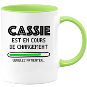 quotedazur - Mug Cassie Est En Cours De Chargement Veuillez Patienter - Cadeau Cassie Prénom Femme Personnalisé - Cadeau Annniversaire Noël Adolescent Collègue